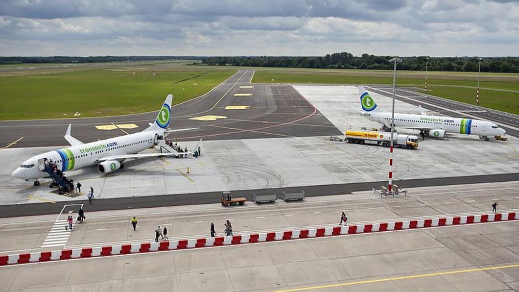 Airport Eelde met vliegtuigen