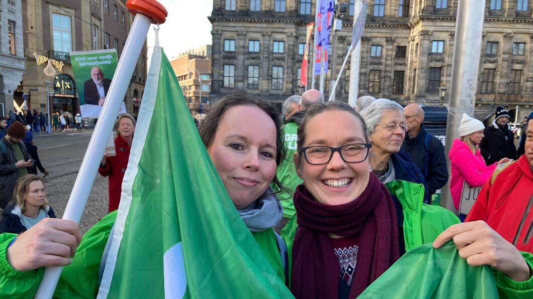 Elke en Ireen op de klimaatmars in Amsterdam