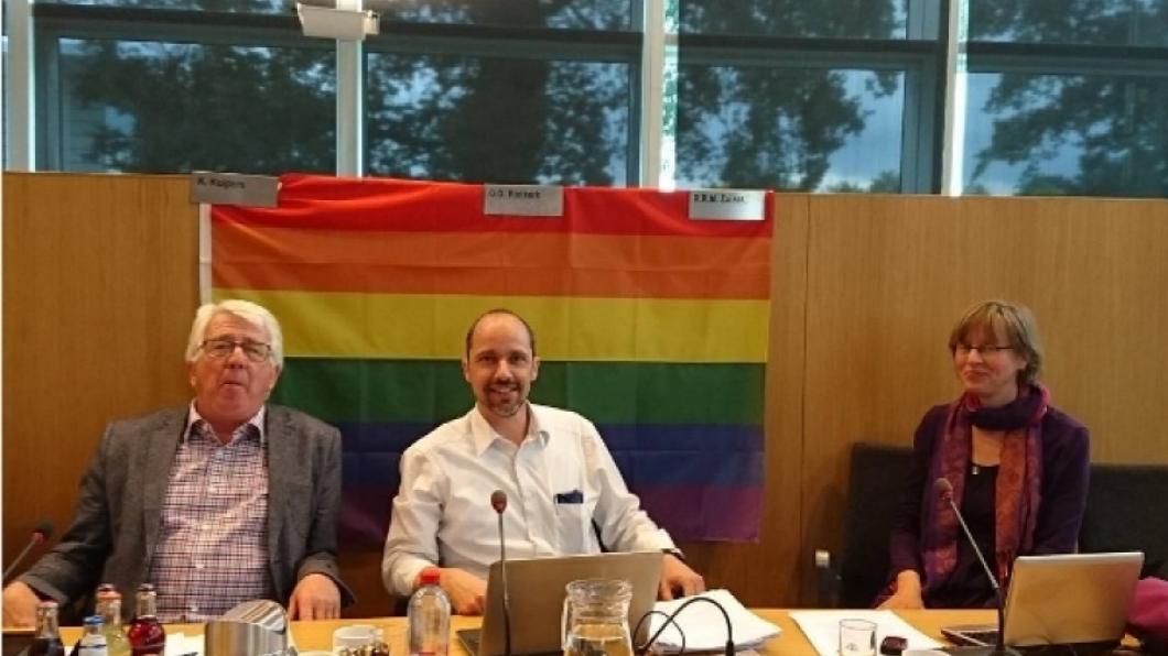 Fracteie Tynaarlo trots voor de regenboog vlag 13-07-2016_11-54-30_bJQV_mdfVmKMB8yJ7QN_54pepWGOAKeGeF_T9VL.jpg
