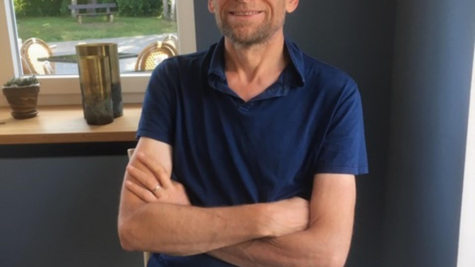 Foto van Hein-Peter Nauta, met zijn armen over elkaar
